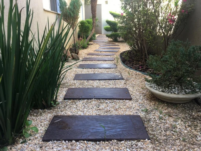 pisante para jardim que imita madeira