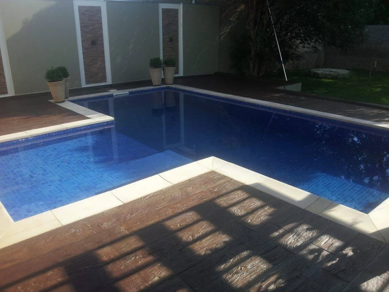 piso antiderrapante para piscina e áreas úmidas