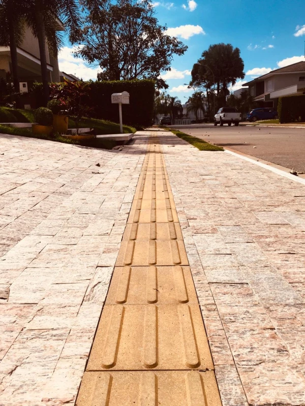 piso tátil acessibilidade