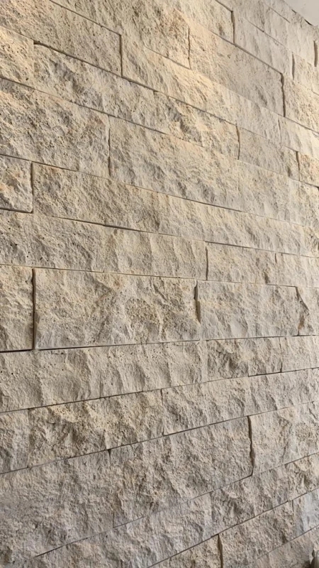 revestimento travertino rockface